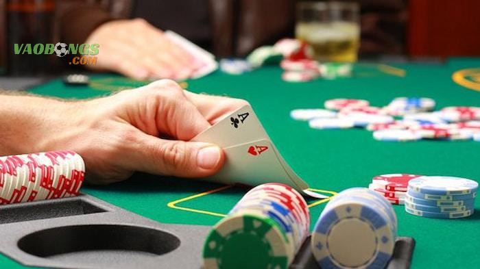 Đánh poker ăn tiền online tại Kubet rất thú vị 